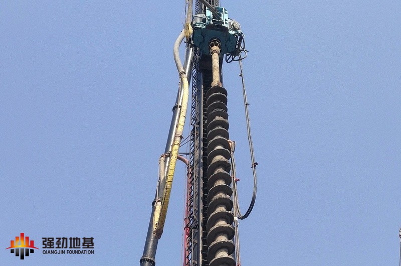 長(zhǎng)螺旋鉆機(jī) (2)