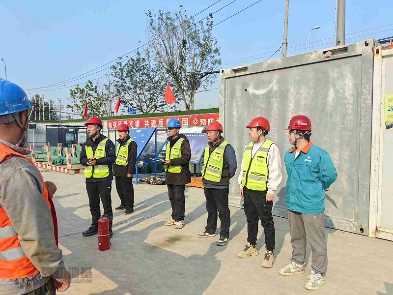 項(xiàng)目部消防演練 (2)