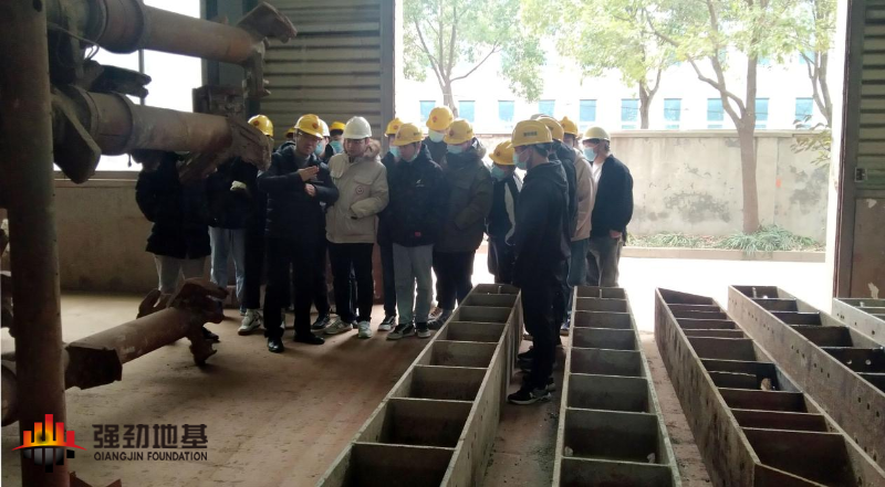 參觀基地設(shè)備、構(gòu)件