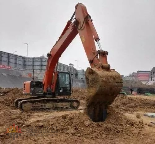 鋼格構(gòu)柱樁灌注后填土