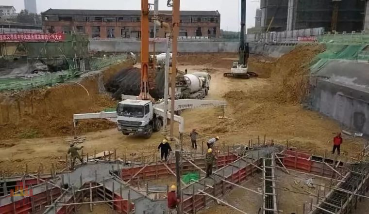 環(huán)撐梁混凝土澆筑